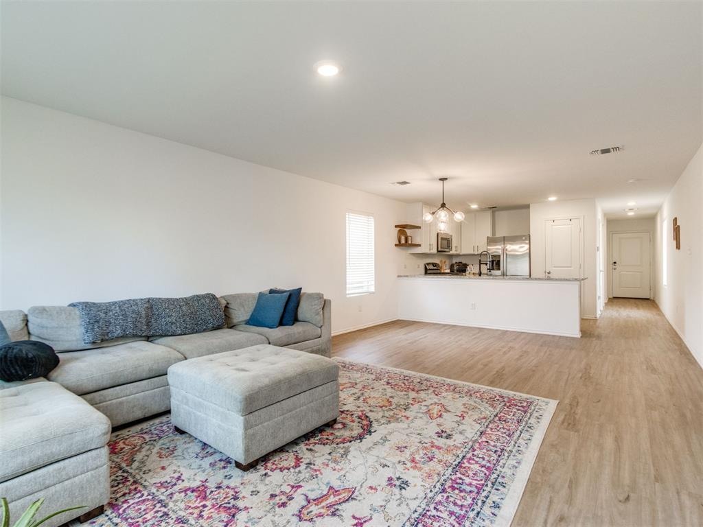 1907 Wolford Way Property Photo 13