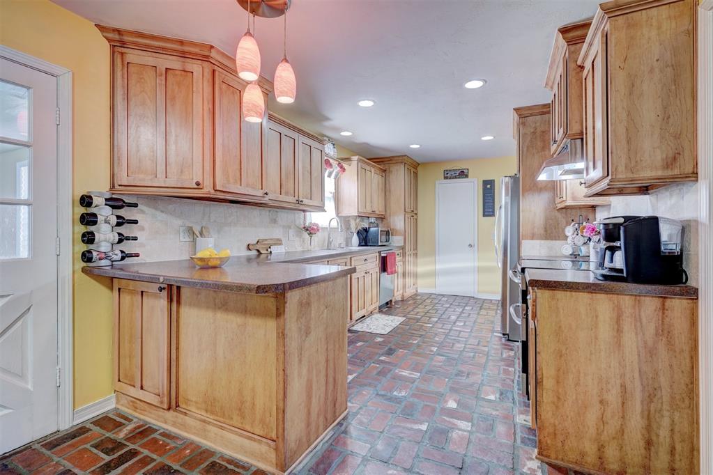 2801 N Mcmillan Avenue Property Photo 17