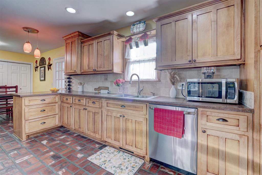2801 N Mcmillan Avenue Property Photo 19