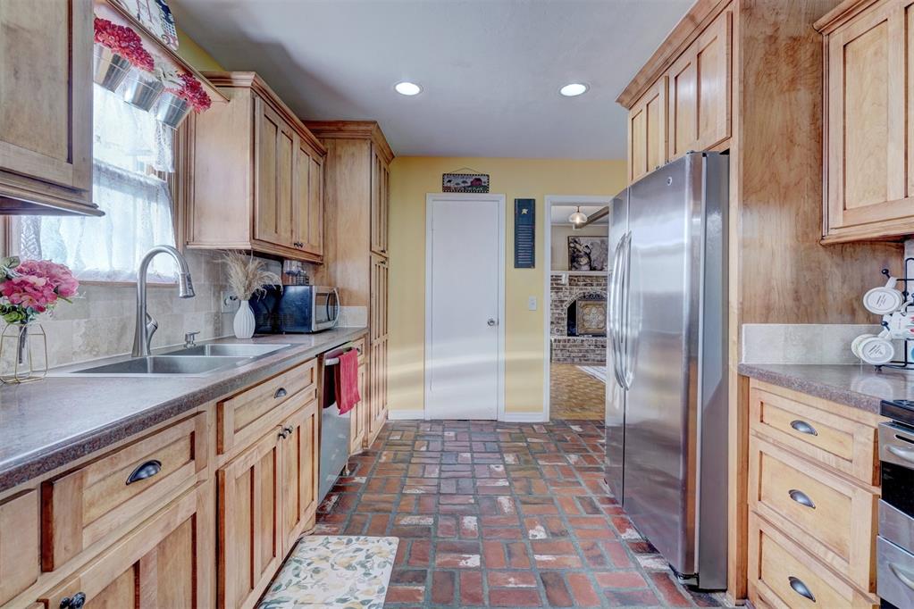 2801 N Mcmillan Avenue Property Photo 24