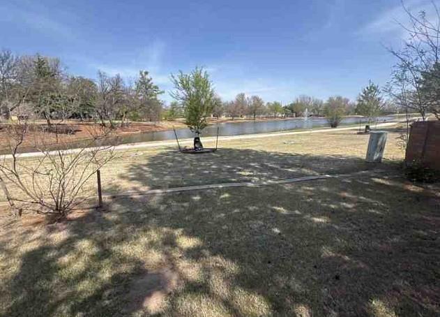 6105 Kingsbridge Drive Property Photo 3