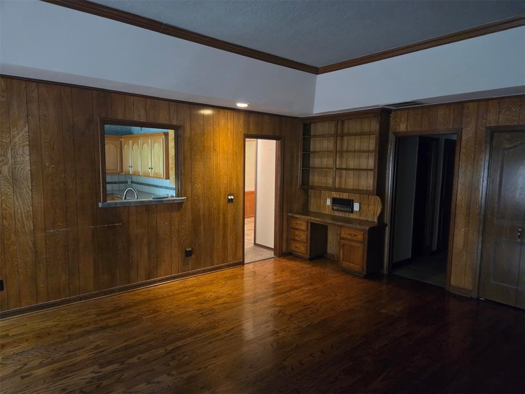 6105 Kingsbridge Drive Property Photo 7