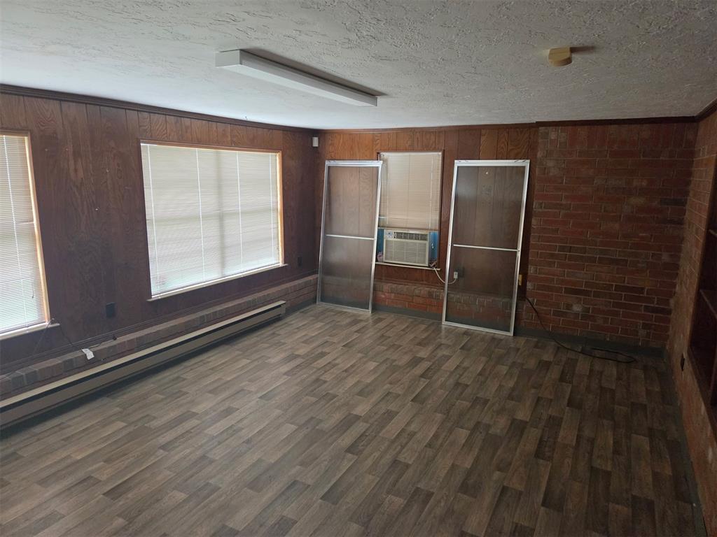 6105 Kingsbridge Drive Property Photo 15