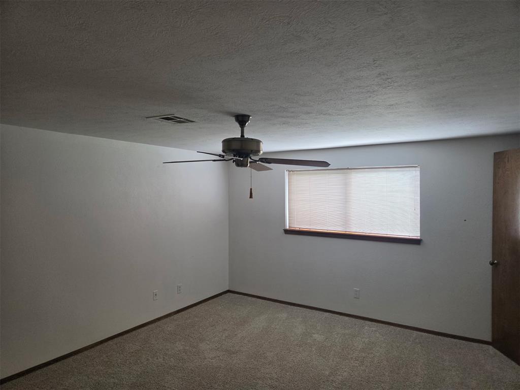 6105 Kingsbridge Drive Property Photo 18