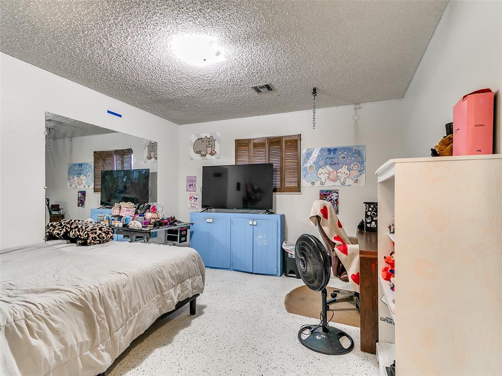 4508 Nw 32nd Place Property Photo 8