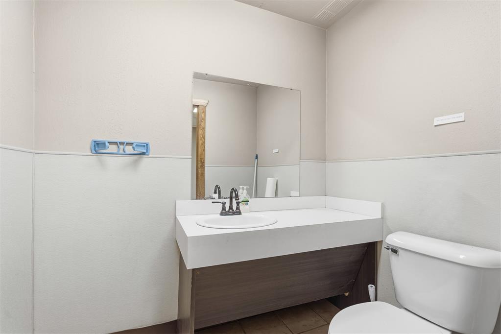115 N Dean A Mcgee Property Photo 11
