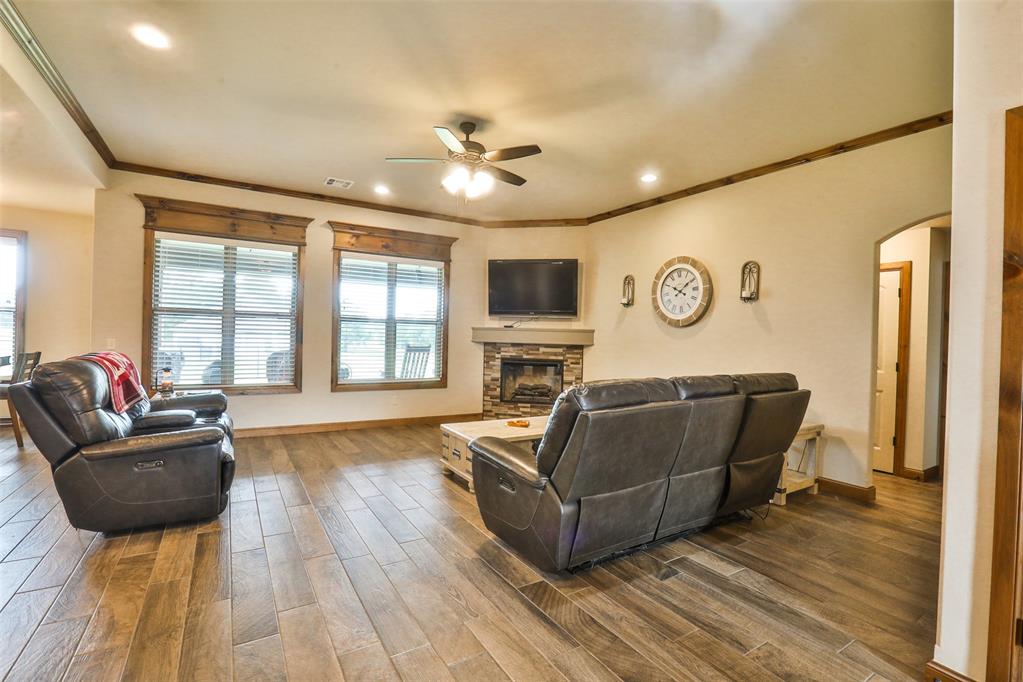 2103 E Sooner Road Property Photo 2
