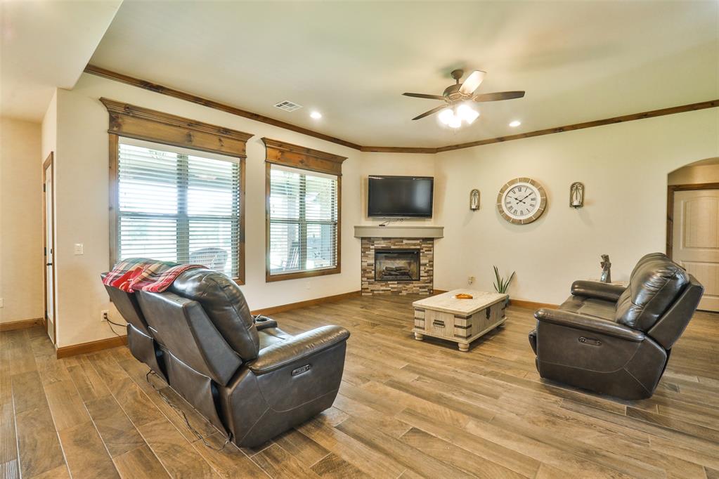 2103 E Sooner Road Property Photo 4
