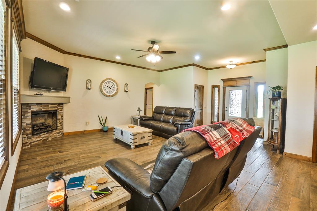 2103 E Sooner Road Property Photo 5