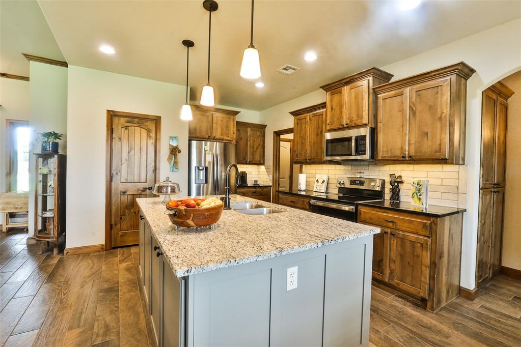 2103 E Sooner Road Property Photo 6