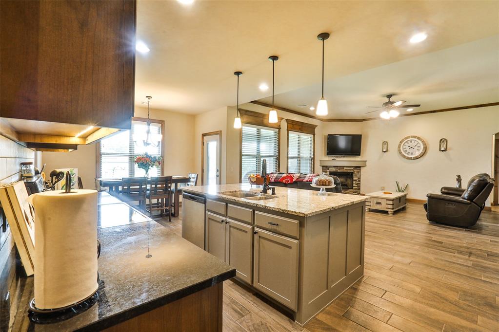 2103 E Sooner Road Property Photo 8