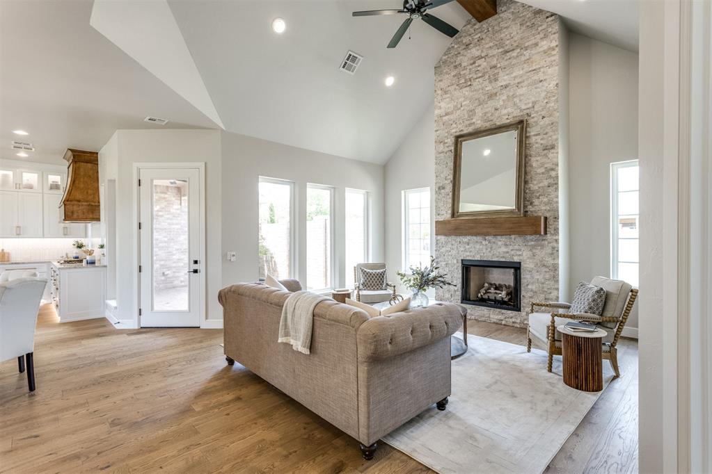 10701 Servon Drive Property Photo 2