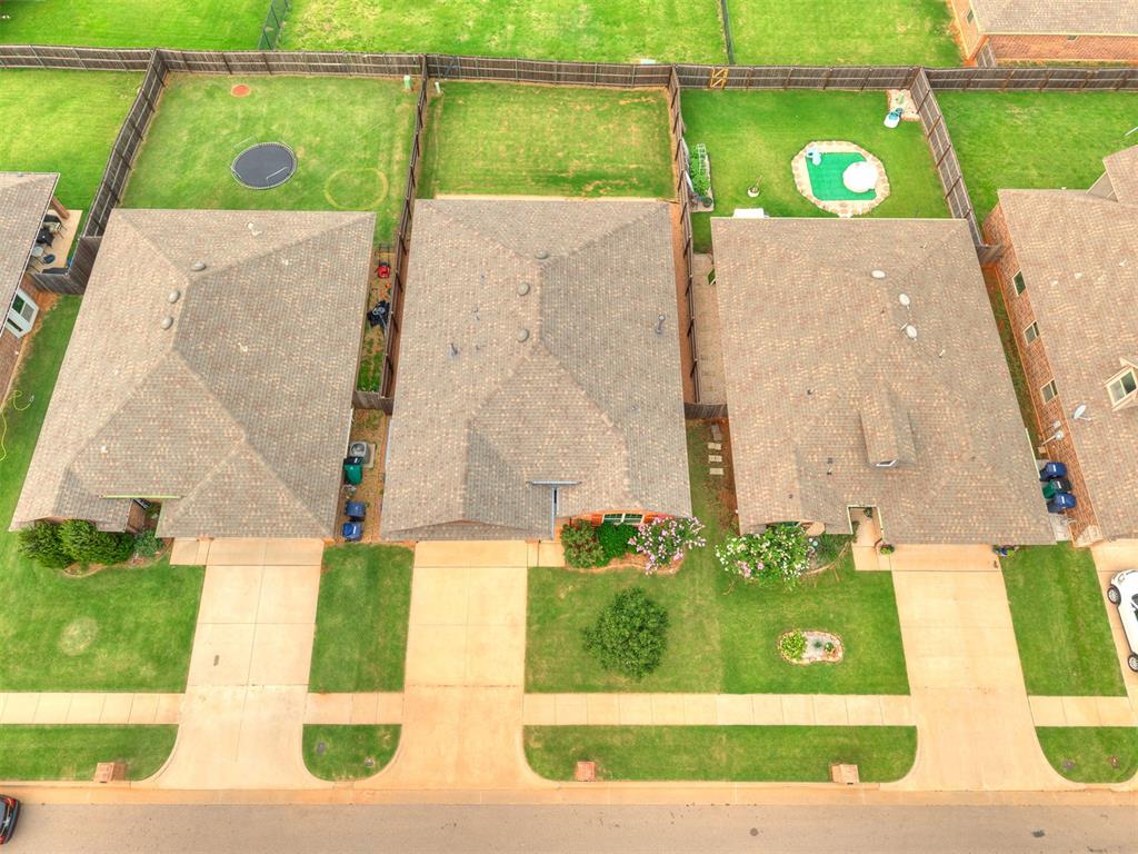 18404 Scarborough Drive Property Photo 3