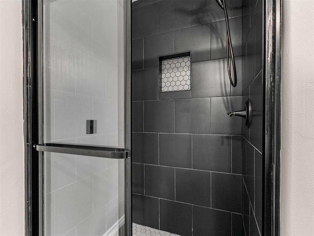 18404 Scarborough Drive Property Photo 10