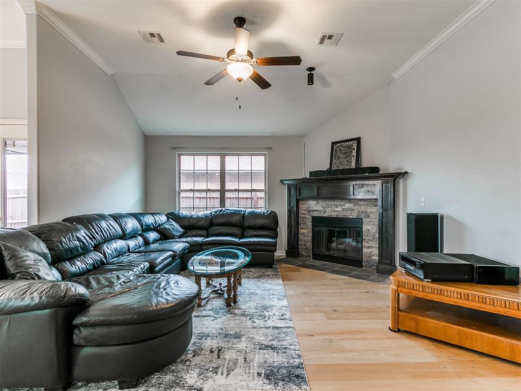18404 Scarborough Drive Property Photo 13