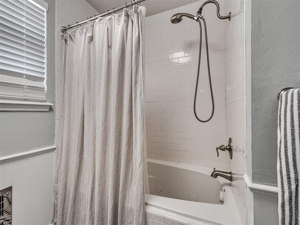 3833 Nw 65th Street Property Photo 26