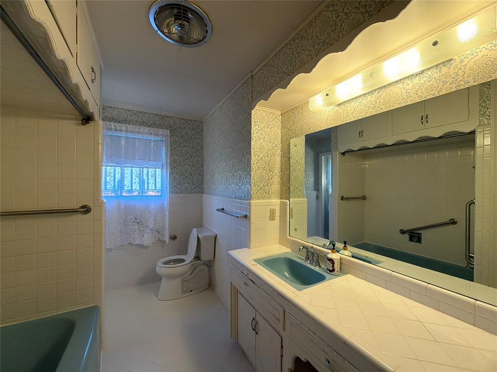 6201 N Barnes Avenue Property Photo 11