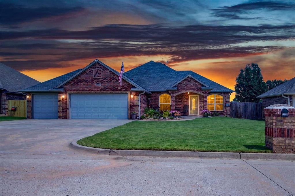 20733 E Twisted Oak Road Property Photo 2