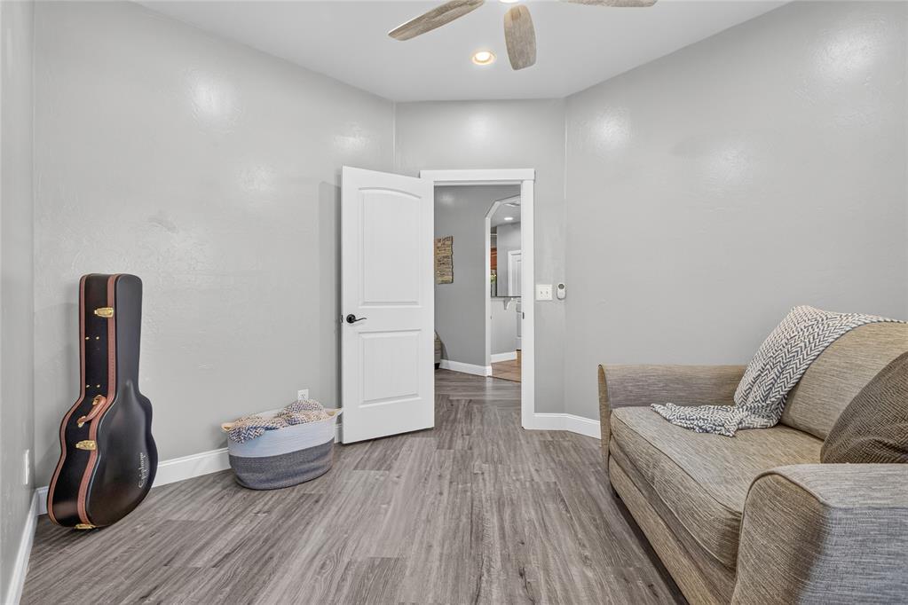 20733 E Twisted Oak Road Property Photo 7