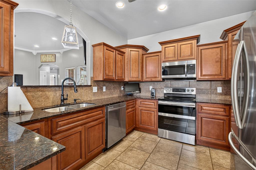 20733 E Twisted Oak Road Property Photo 11