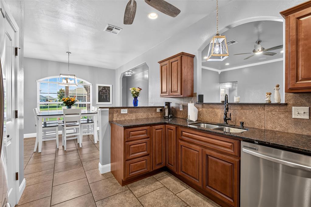 20733 E Twisted Oak Road Property Photo 13