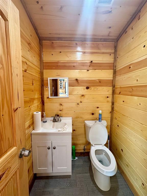 204 W Sherry Lane Property Photo 9
