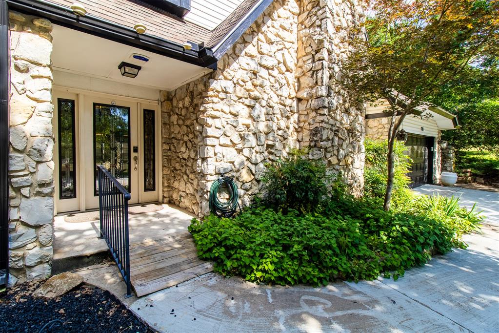 228 N Tunbridge Road Property Photo 3
