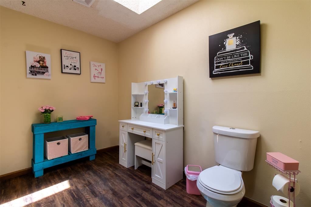 228 N Tunbridge Road Property Photo 33