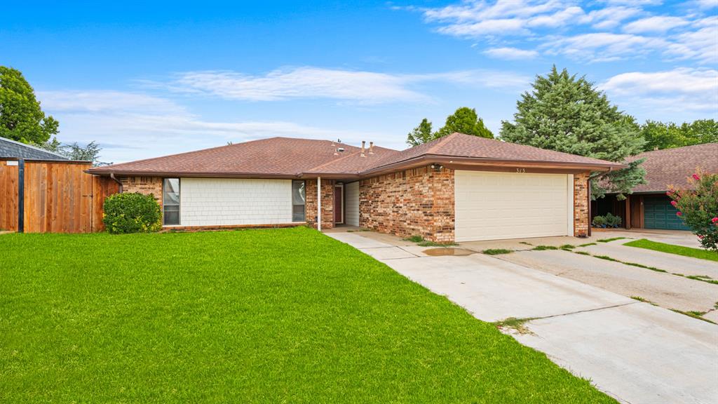 313 E Platt Drive Property Photo 1