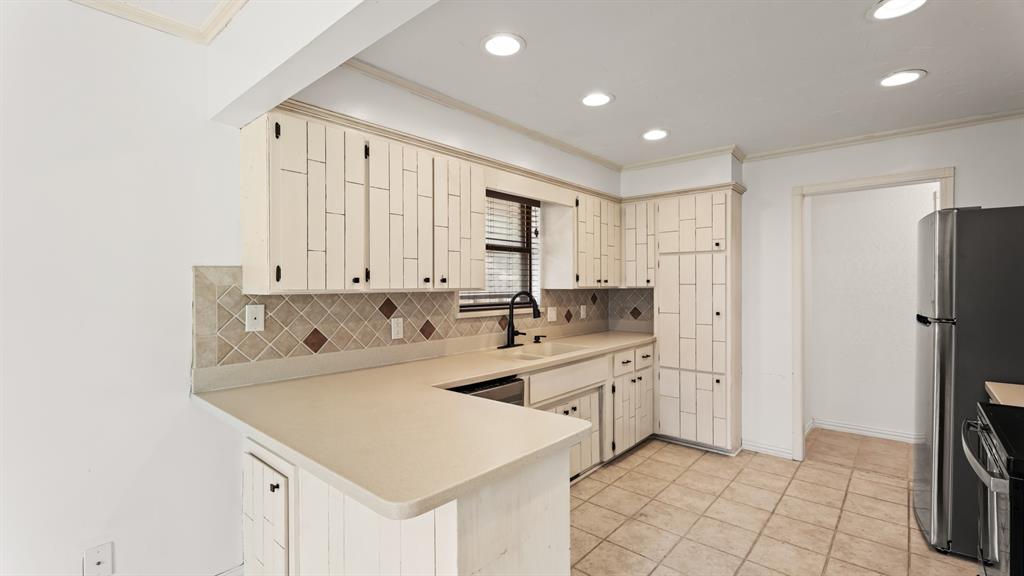 313 E Platt Drive Property Photo 8