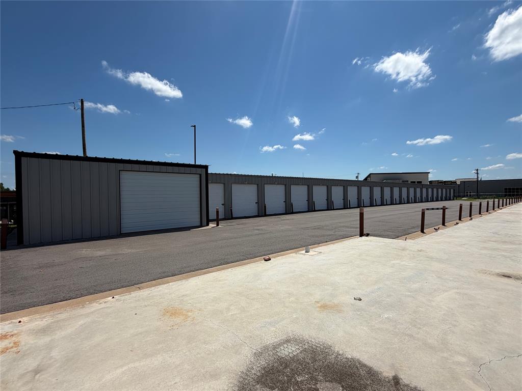 1900 N Kickapoo Avenue Property Photo 1