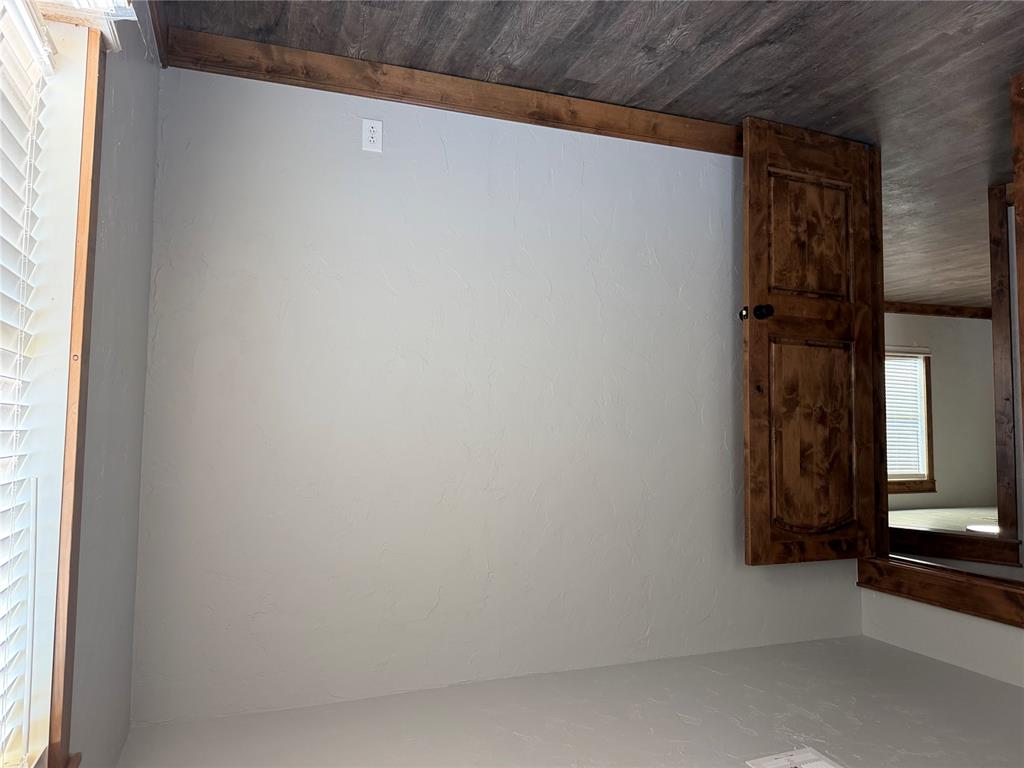 1900 N Kickapoo Avenue Property Photo 7