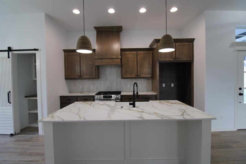 8421 Stonewood Drive Property Photo 8
