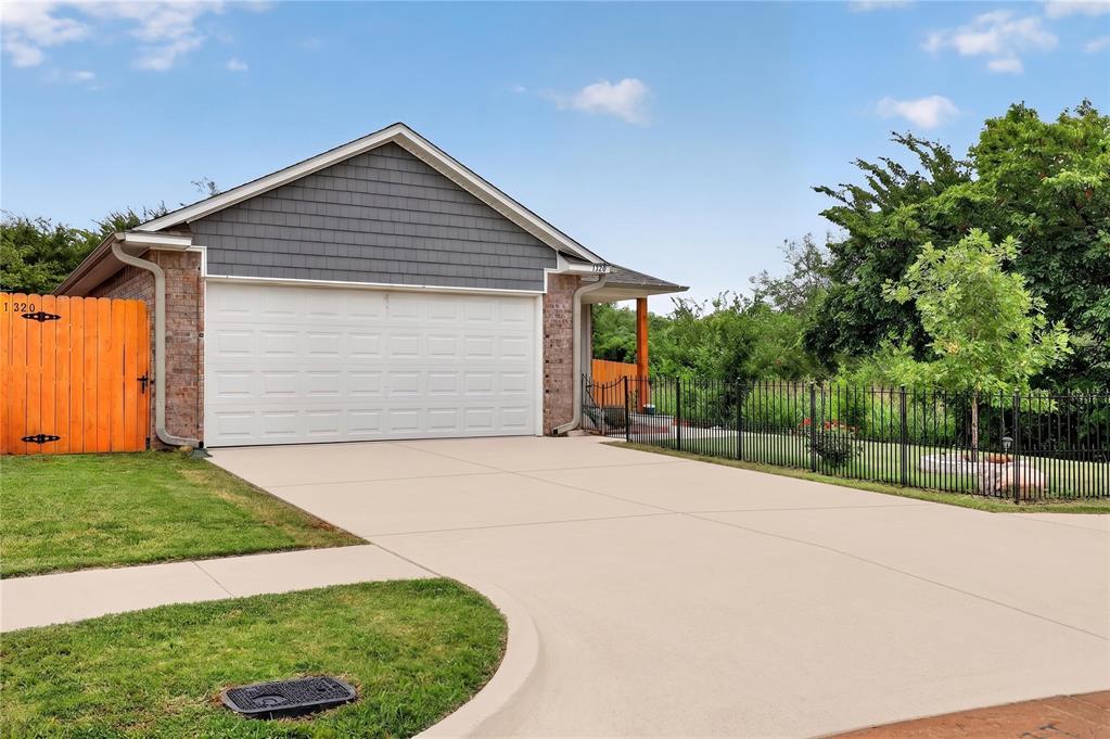 1320 Willowood Circle Property Photo 4