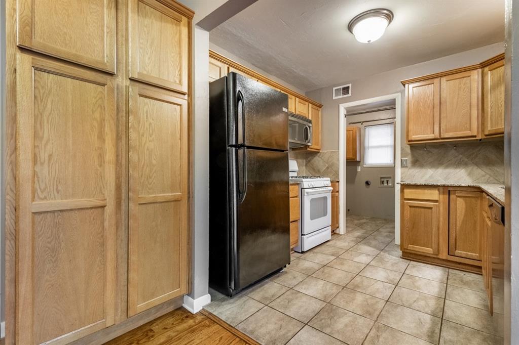 2108 Henderson Drive Property Photo 5