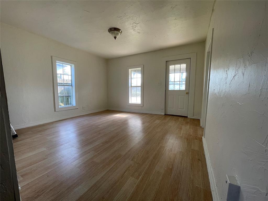 415 S Main Street Property Photo 4
