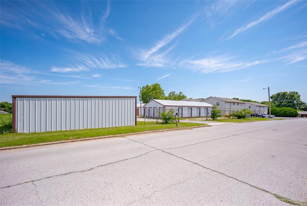 704 Hallmark Boulevard Property Photo 3