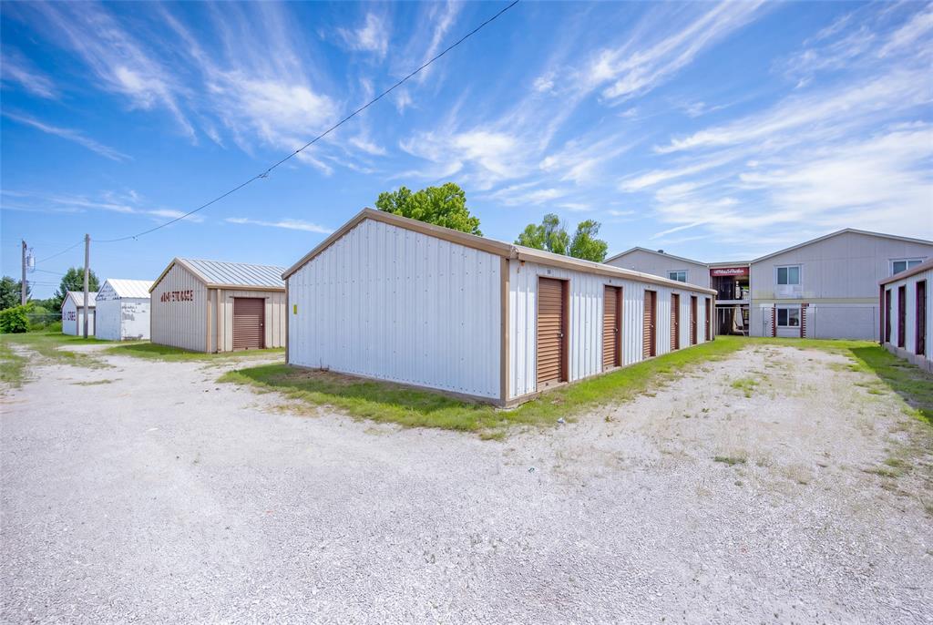 704 Hallmark Boulevard Property Photo 7