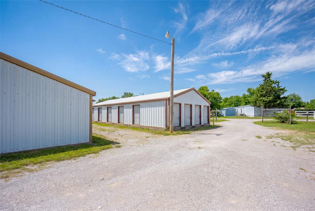 704 Hallmark Boulevard Property Photo 8