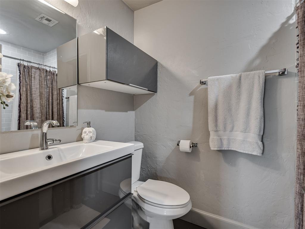 6000 N Brookline Avenue 60 Property Photo 14