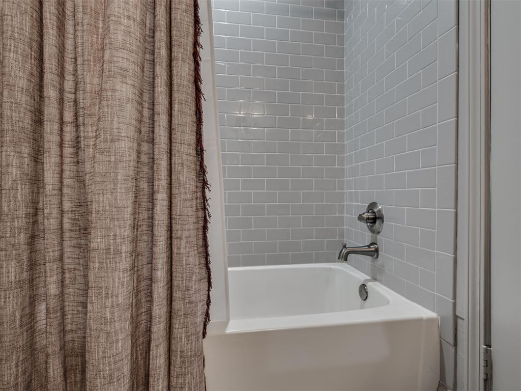 6000 N Brookline Avenue 60 Property Photo 15
