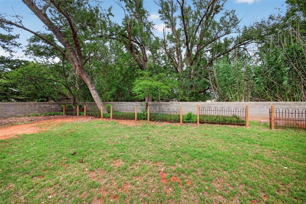 310 N Noble Street Property Photo 33