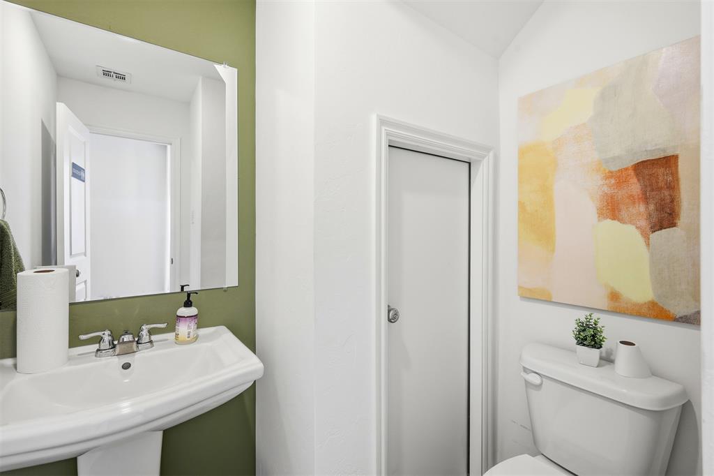 2039 Delphine Drive Property Photo 3