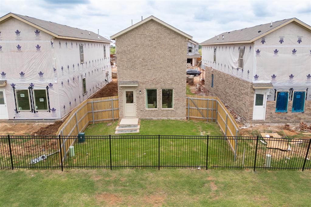 2039 Delphine Drive Property Photo 17