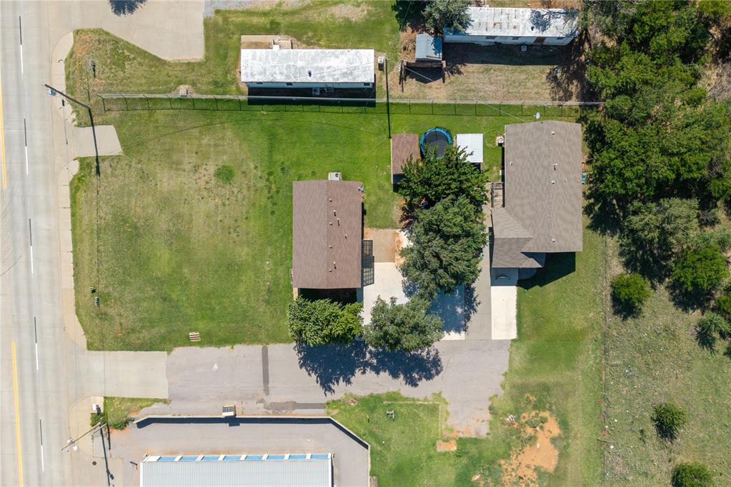 519 W Davis Avenue Property Photo 4