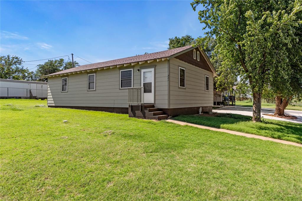 519 W Davis Avenue Property Photo 5