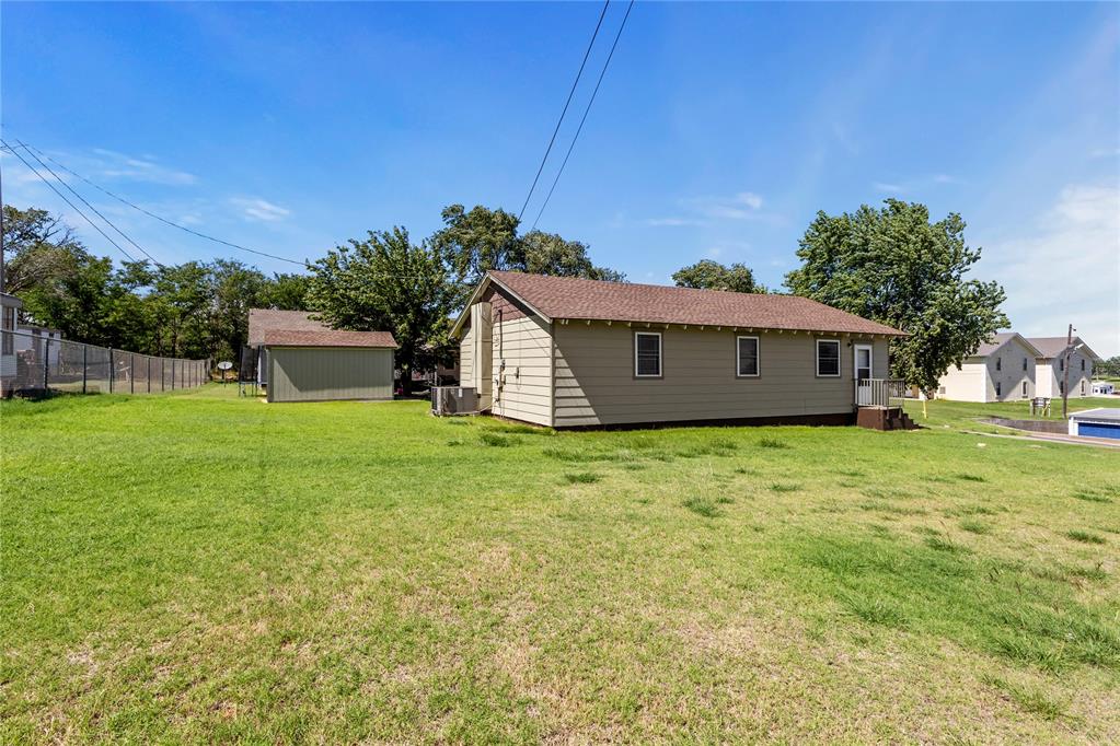519 W Davis Avenue Property Photo 6