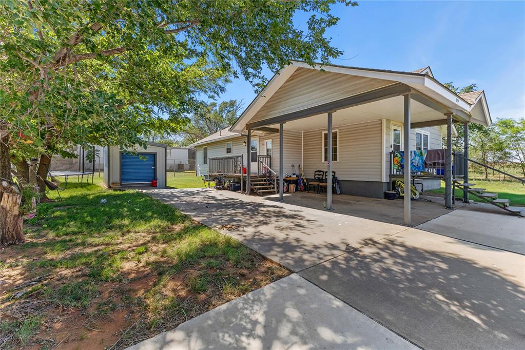 519 W Davis Avenue Property Photo 10