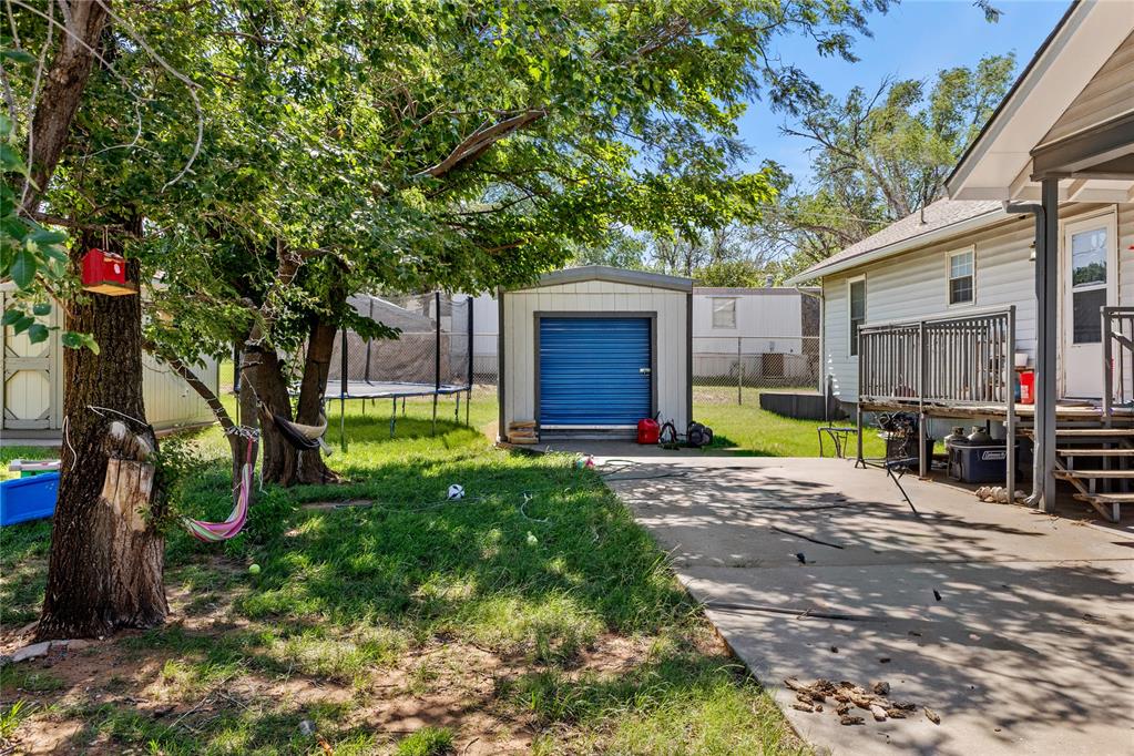 519 W Davis Avenue Property Photo 11