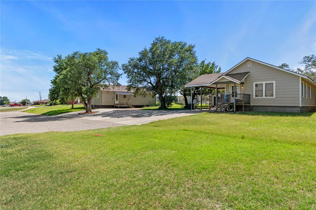 519 W Davis Avenue Property Photo 13